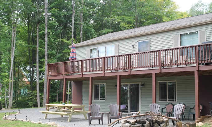 Edinburg House | Reidell's Retreat - A Four Season's Retreat on The Great Sacandaga Lake