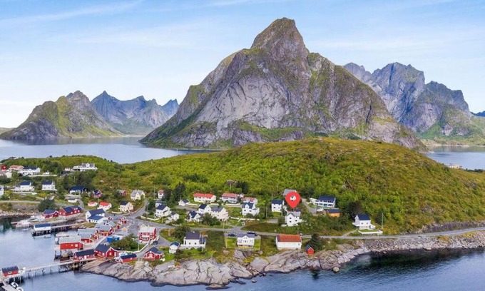 Moskenes House | Reine Fishermans House - Mountain & Seaview