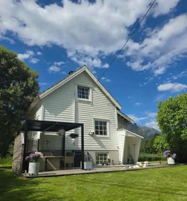 Orsta House | Reinebu