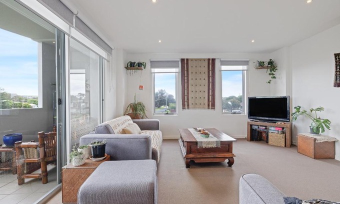 San Remo House | Rejuvenate San Remo - WiFi, Parking, Beach 200m, Family Friendly