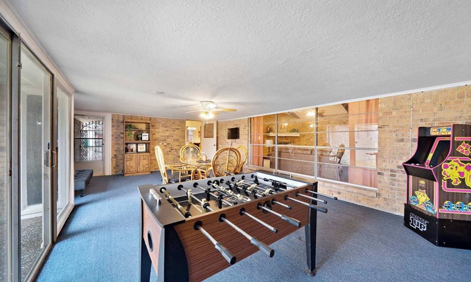 Baytown House | Relax and Play 3BR Retreat w Sunroom