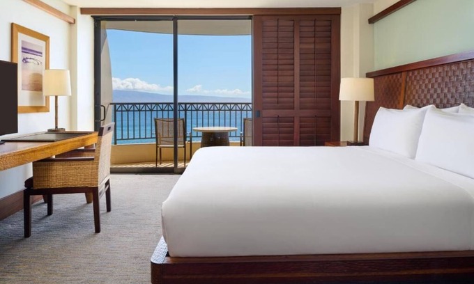 Kaanapali Hotel | Relax and Recharge! Oceanfront, Outdoor Pools, Near Alii Kahekili Beach