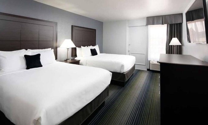 Downtown Tucson Hotel | Relax and Unwind in Downtown Tucson! 4 Kid-friendly Rooms! Outdoor Pool Onsite!