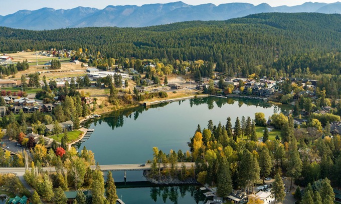 Bigfork House | Relax at Rivers End Cabin on Flathead Lake, Walking Distance To Bigfork