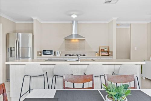Dawesville House | Relax by the Sea Modern Beach Home