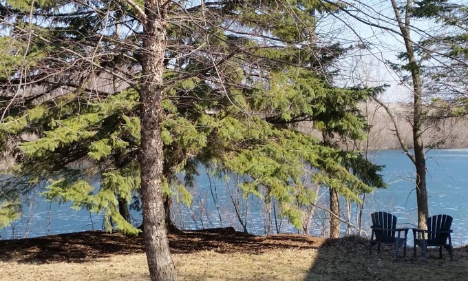 Charles City House | Relax in a North Central Iowa Paradise