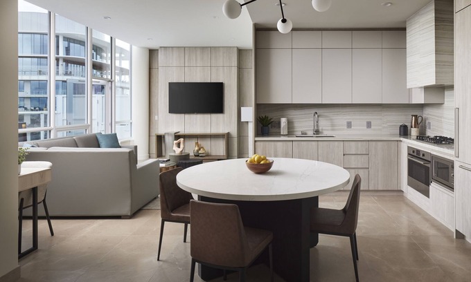 South Lake Union Hotel | Relax in Luxury: Modern Penthouse Oasis with Stunning Seattle City Views