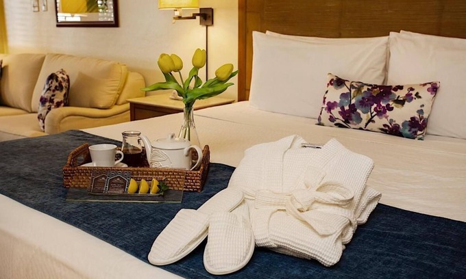 Carenero Apartment | Relax in Paradise! Beachfront, 2 Tropical Pools, Beachfront Spa
