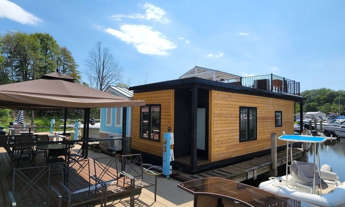 South Haven Boat Rental | Relax In Style On The Water In South Haven Michigan.