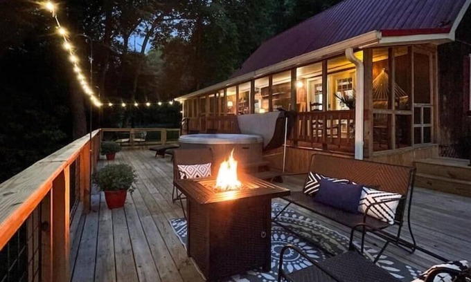 Keene Cabin | Relax in the hot tub w/a view of the River!