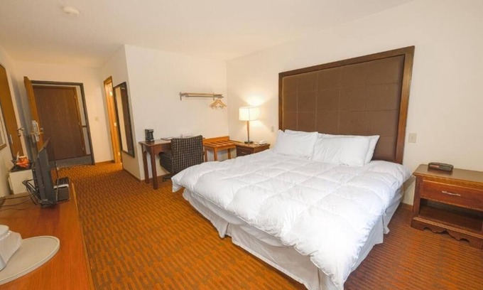 Harlan Hotel | Relax in Unit near Prairie Rose w/Pets & Free Parking