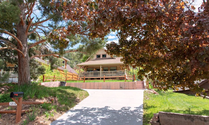 Glenwood Springs House | Relax near Glenwood Hot Springs -15 min walk