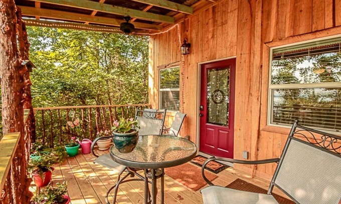 Flint Cabin | Relax & Rejuvenate at Romantic Enchanted Cottage