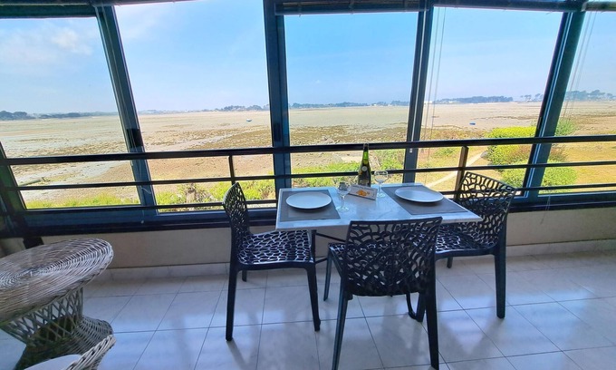 Roscoff Apartment | Relax with Sea Views Every Morning