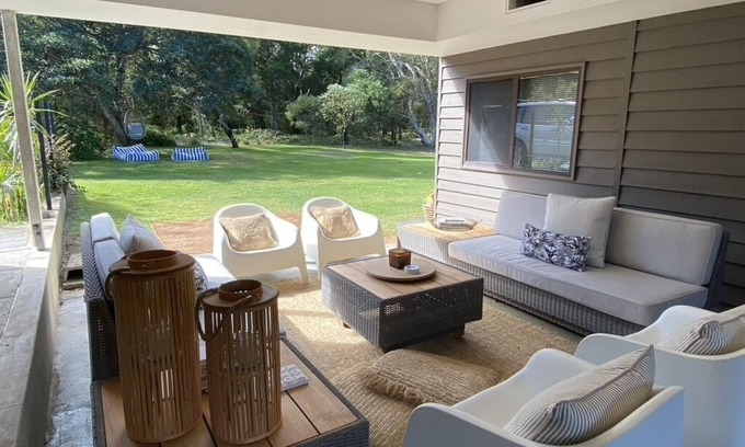 Brisbane Waterfront House | Relaxed Island Retreat - walking distance to the beach!