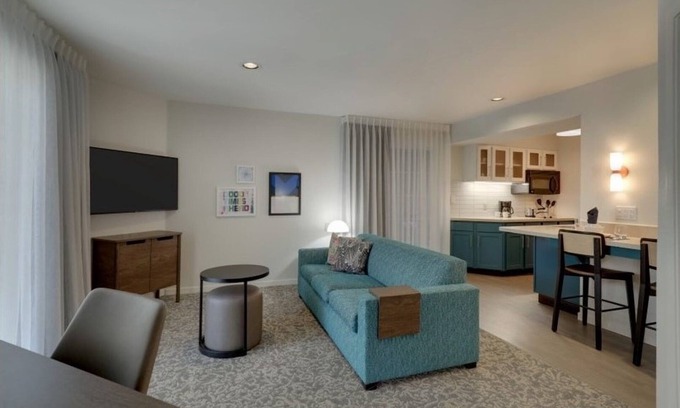 Sunnyvale Hotel | Relaxing 1 BR Suite | 3 Units w/BBQ Facilities, Mini Fridge & Swimming Pool!