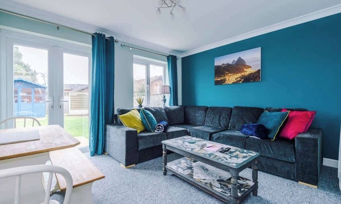 Broughton House | Relaxing 3 bedroom Chester Home with garden