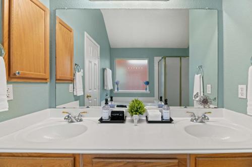 The Colony House | Relaxing 3BR 2BA Oasis - Hot Tub & 5 Beds!
