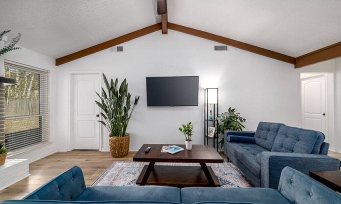 Irving House | Relaxing 3BR Home in Irving | Near Attractions