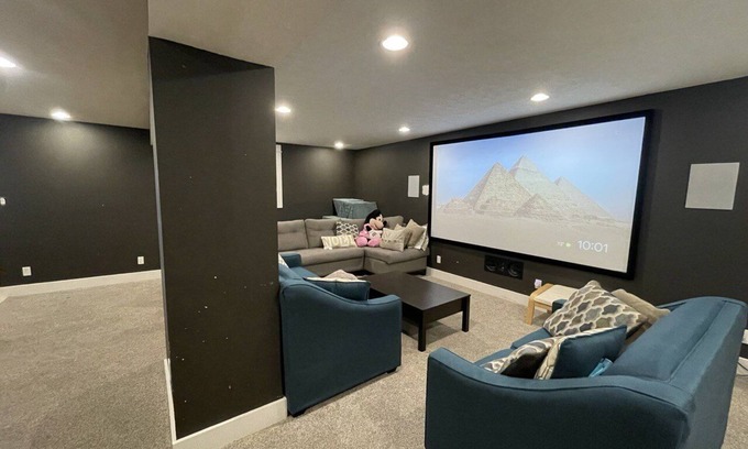 Bloomington House | Relaxing 4 Bedroom w/Theater, Large Deck