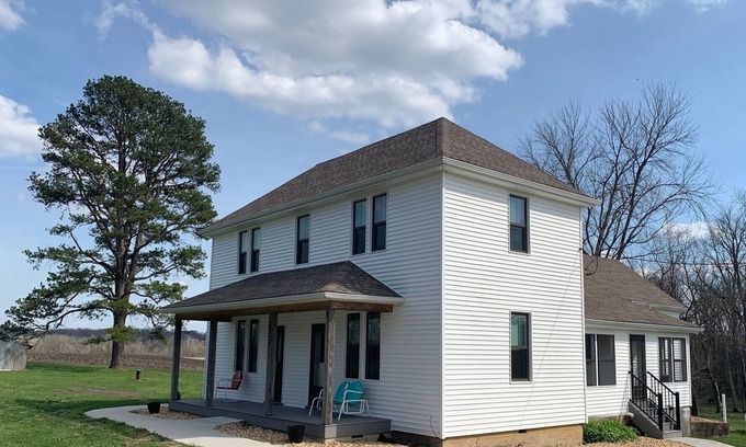 Hermann Other | Relaxing and cozy farmhouse a few miles from the town of Hermann!