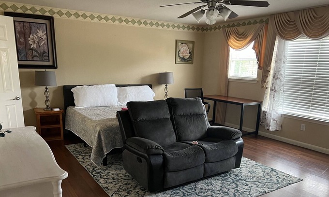 Houston House | Relaxing and welcoming
