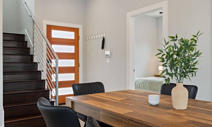 Montopolis House | Relaxing Austin Escape | Cowboy Pool + Casita