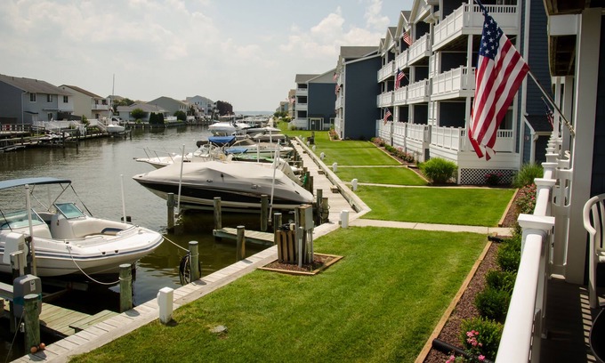 Heron Harbour Isle Condo | Relaxing Bay Front Condo-1st floor unit with 3 pools and boat dock