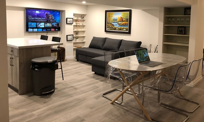 Belleville House | Relaxing family suite 10 min walk from the Lakeshore and pet friendly!