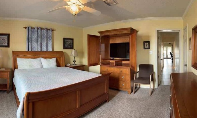 Port Isabel House | Relaxing Gulf Coast Getaway with a Waterfront Deck