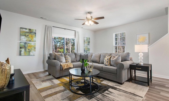 Chester House | Relaxing Home For Extended Stays~Insurance Displacements~Relocations~Travel Pros