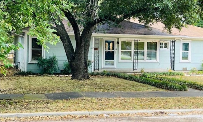 Hillsboro House | Relaxing Home in Hillsboro