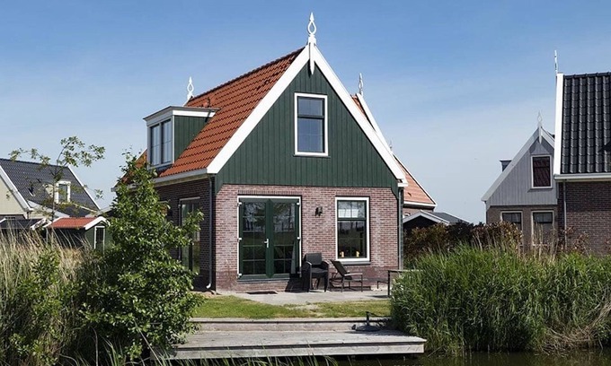 Uitdam House | Relaxing Home with Sauna in Holiday Park