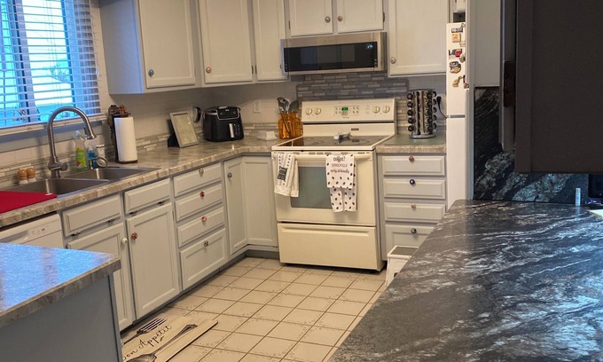 Santa Rita House | Relaxing in the Northwest