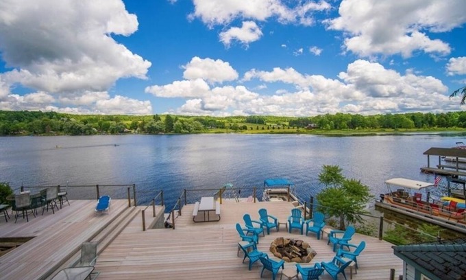 Findley Lake House | Relaxing Lake Front Property