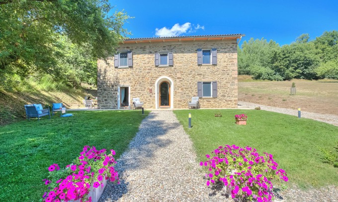 Bucine House | Relaxing Margherita Home Private Garden, Bucine, Italy
