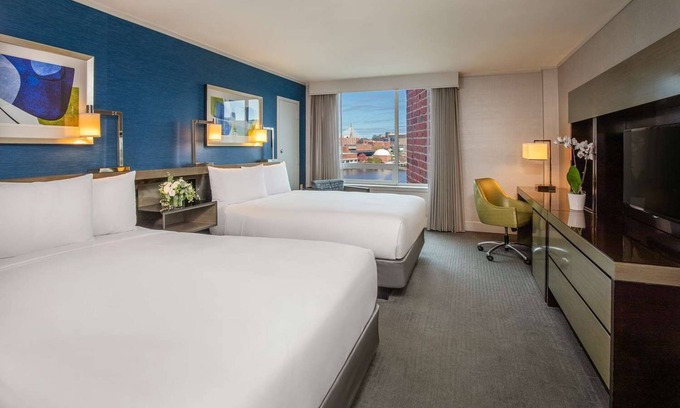 East Cambridge Hotel | Relaxing Room in central Cambridge w/Pool & Charles River Views