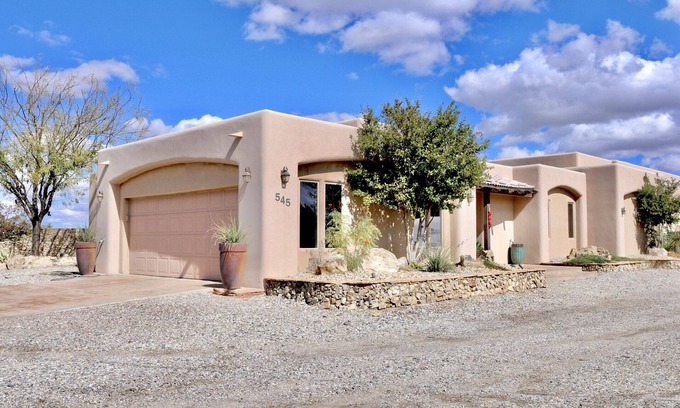 Las Cruces House | Relaxing Southwestern Home