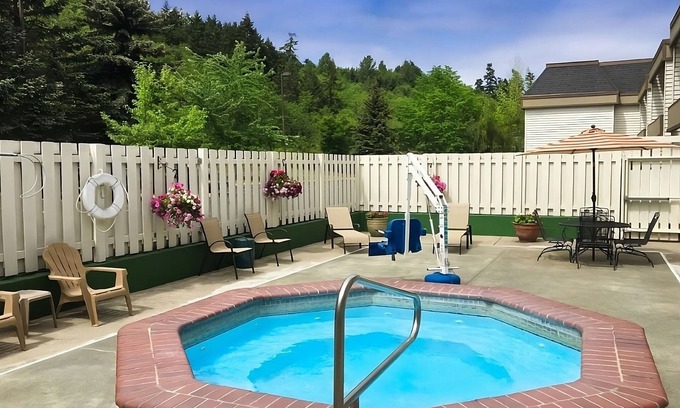 Poulsbo Resort | Relaxing Trip! Stay at GuestHouse Poulsbo! Free Breakfast, Free Parking!