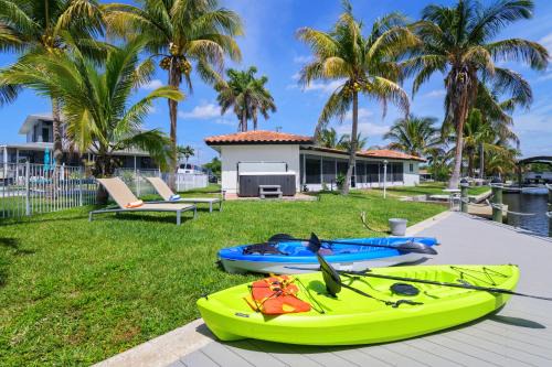Fort Myers House | Relaxing Waterfront Retreat Near Downtown with Hot Tub, Kayaks, private Dock and Pets Welcome!