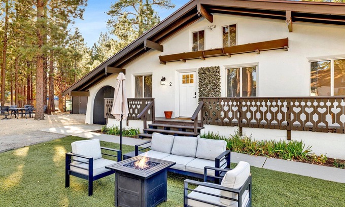Big Bear Hotel | Relaxing Woodside Cottage at Shay Meadow Ranch