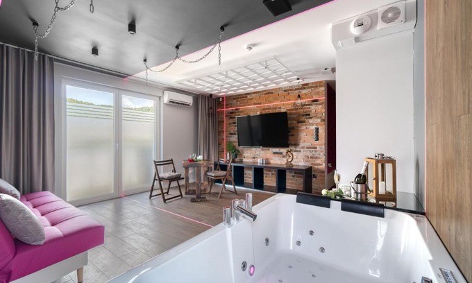 Reda Apartment | Relaxroom Fuksja