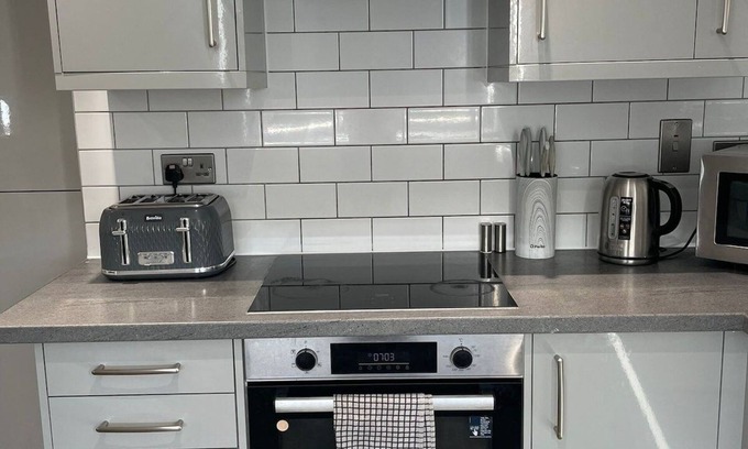 Brentwood Apartment | Relocation l Business l Workers