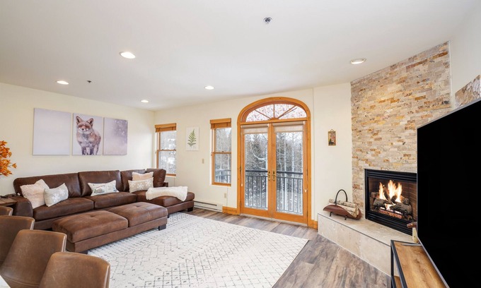 Mountain Village Condo | Remodeled 1-Bedroom Condo With Great Views From Private Deck