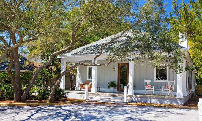 Grayton Beach House | Remodeled +5 min walk to BEACH +Heated Pool +Bikes +3 bedrooms on the 1st floor