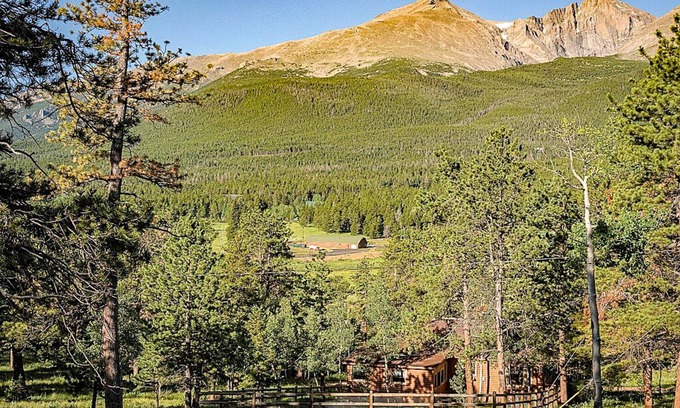 Estes Park Cabin | Remodeled vintage cabins! 31 day stay minimum. Longs Peak view! Sleeps 10.