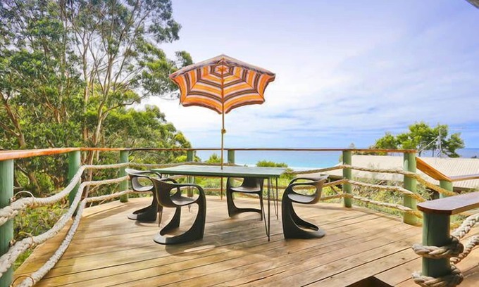 Wye River House | Renovated 1950s beach shack. Private with magnificent ocean view