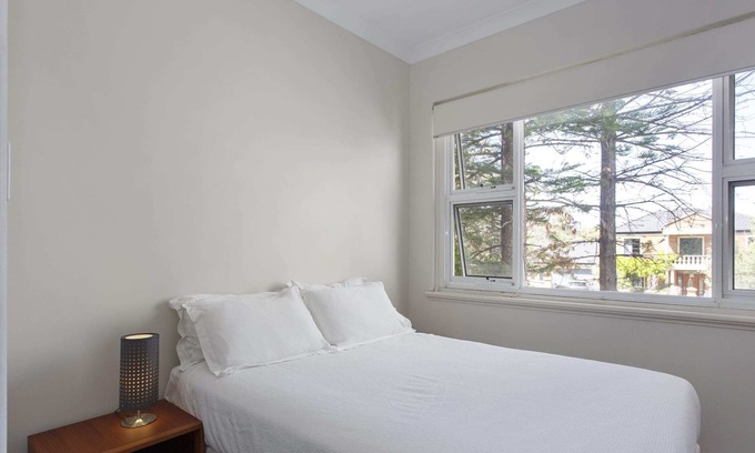 Applecross Apartment | Renovated 2 Bed 1 Bath Apartment Premium Location