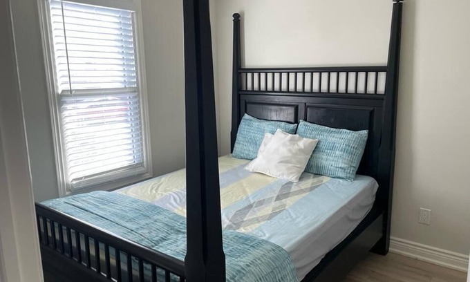 Hamilton House | RENOVATED | 2BED|2 BATH| SLEEP 5| HOUSE