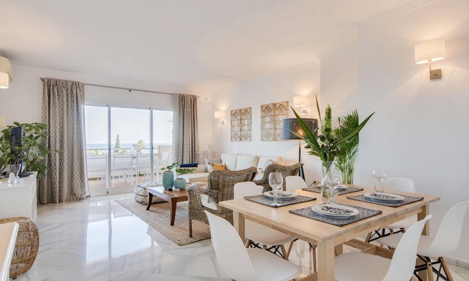 Urbanizacion Pinos Verdes Apartment | Renovated apartment with sea views close to the beach, restaurants and shops